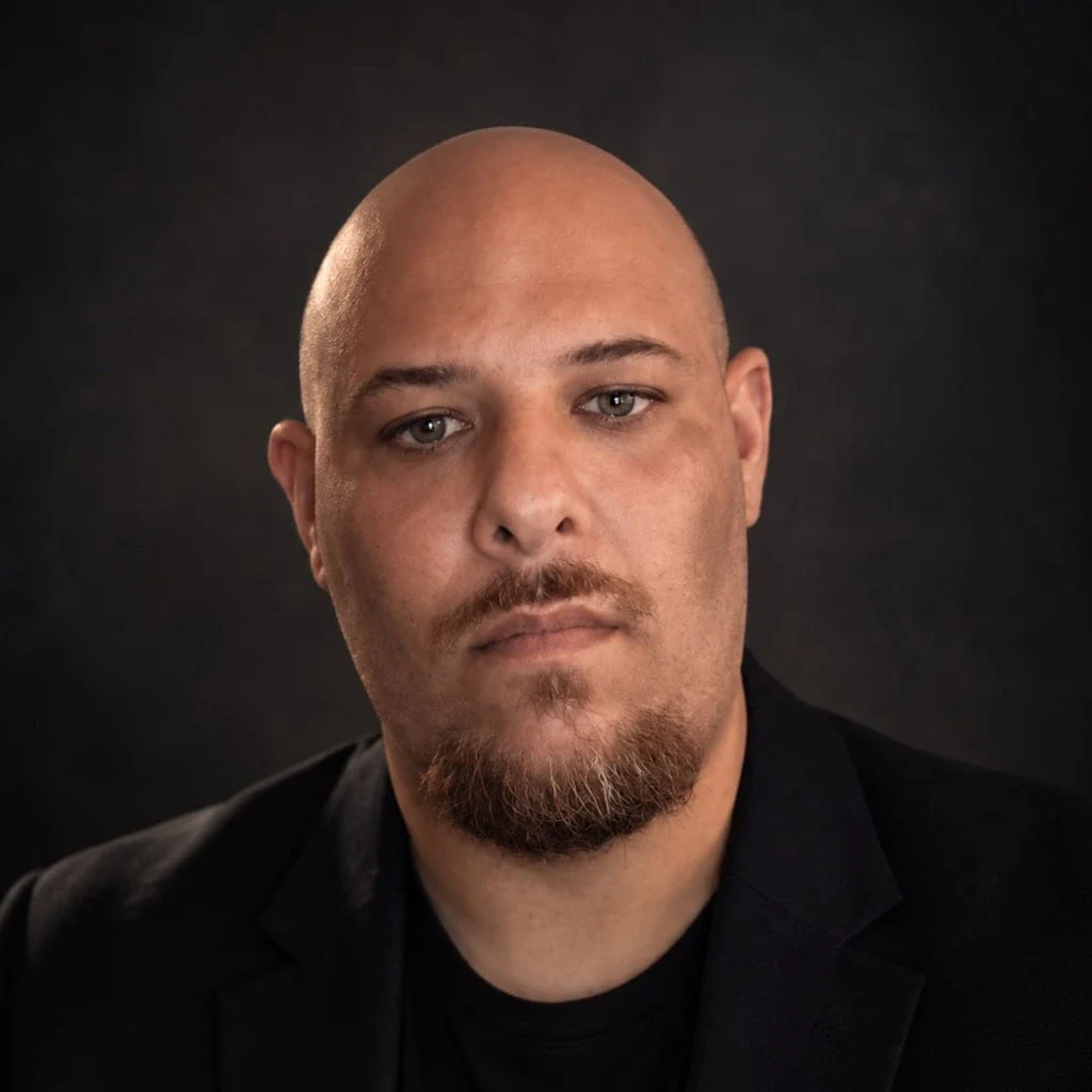 Retrato profesional de Alejandro Peraza